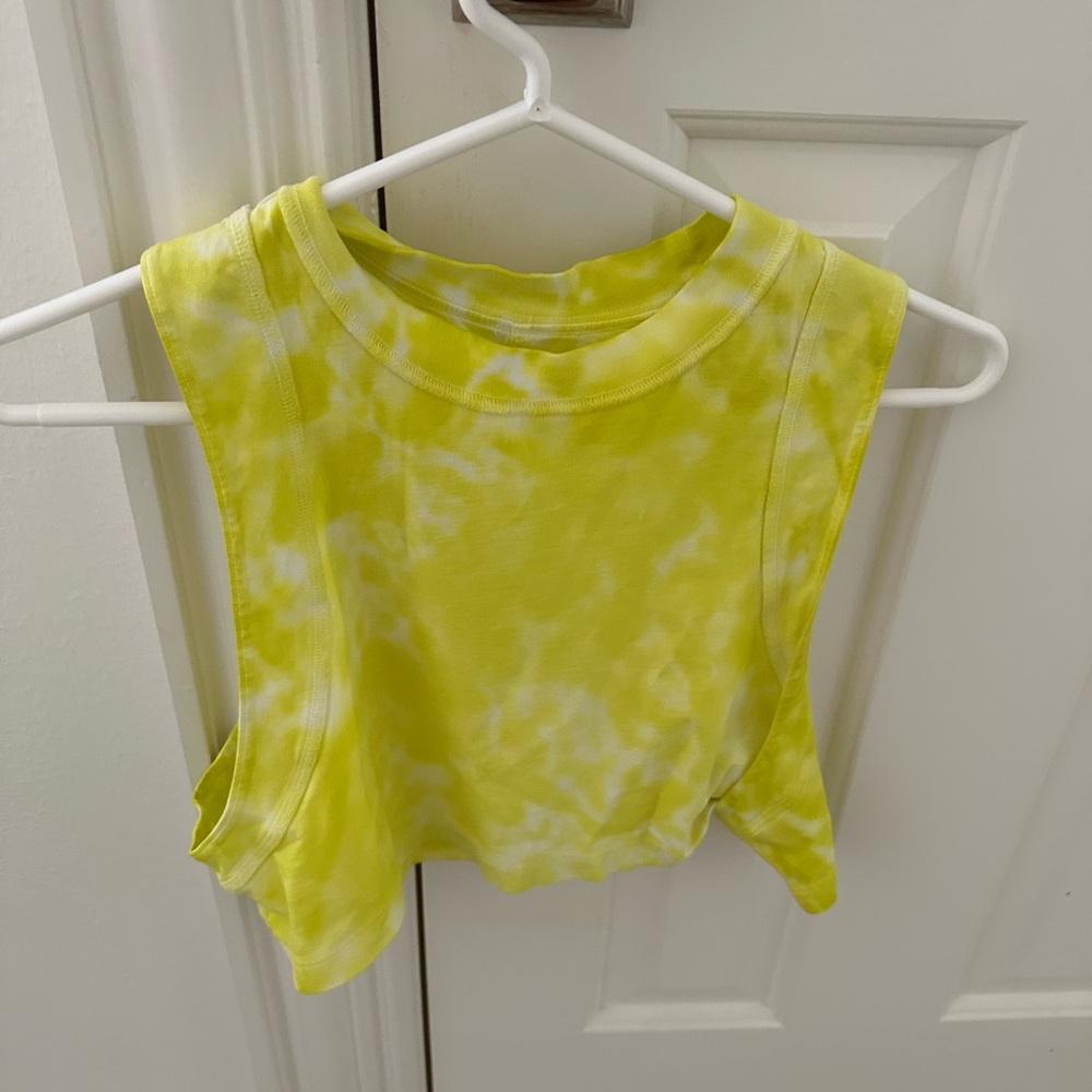 Yellow and white lululemon tank top.
